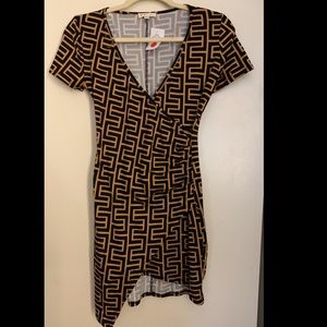 Geometrical print wrap dress